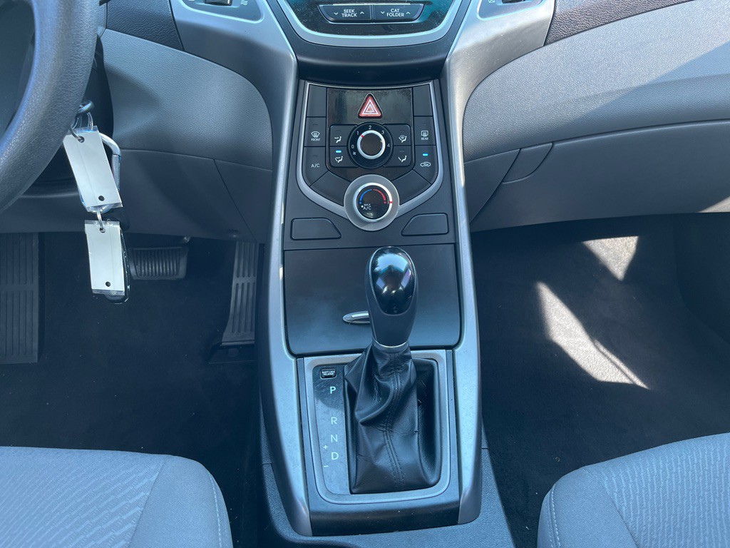 2016 Hyundai Elantra Image 15