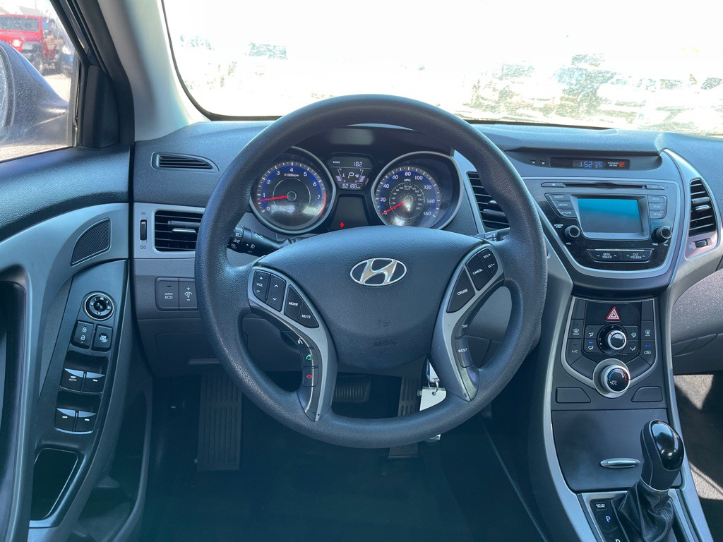 2016 Hyundai Elantra Image 16