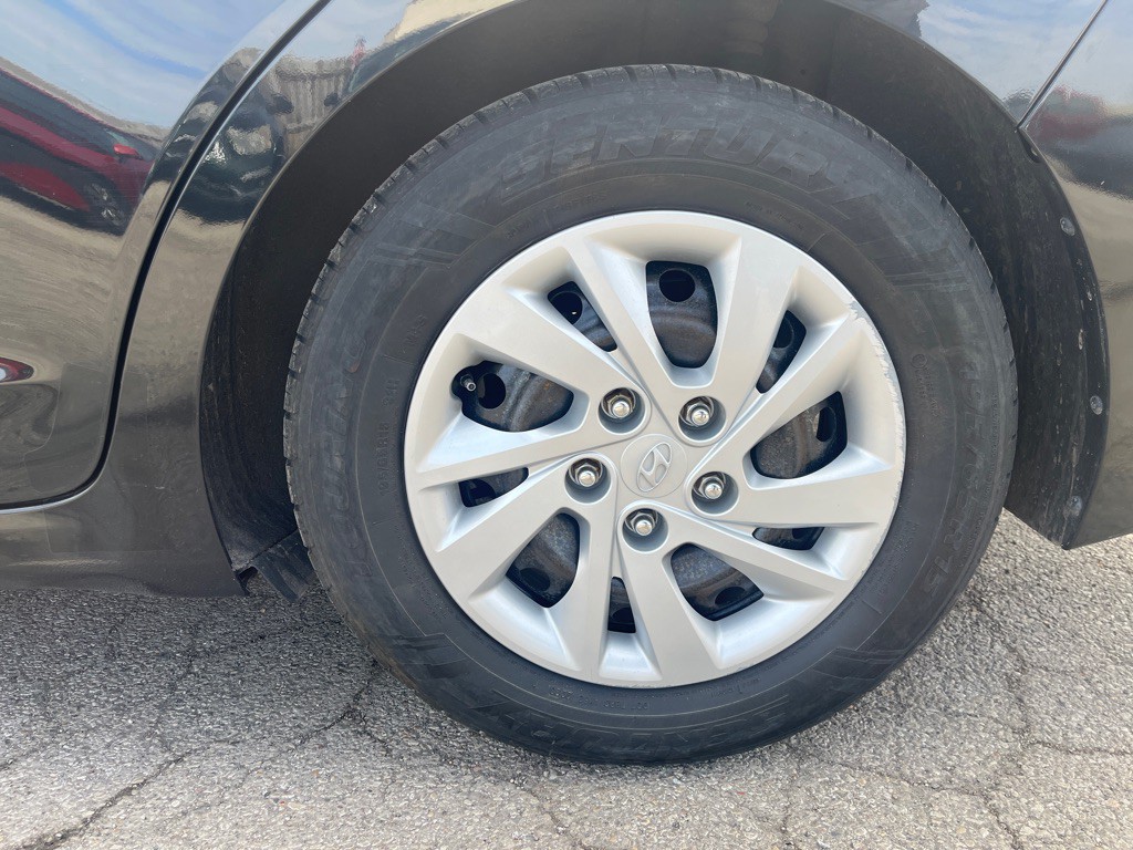 2017 Hyundai Elantra Image 5