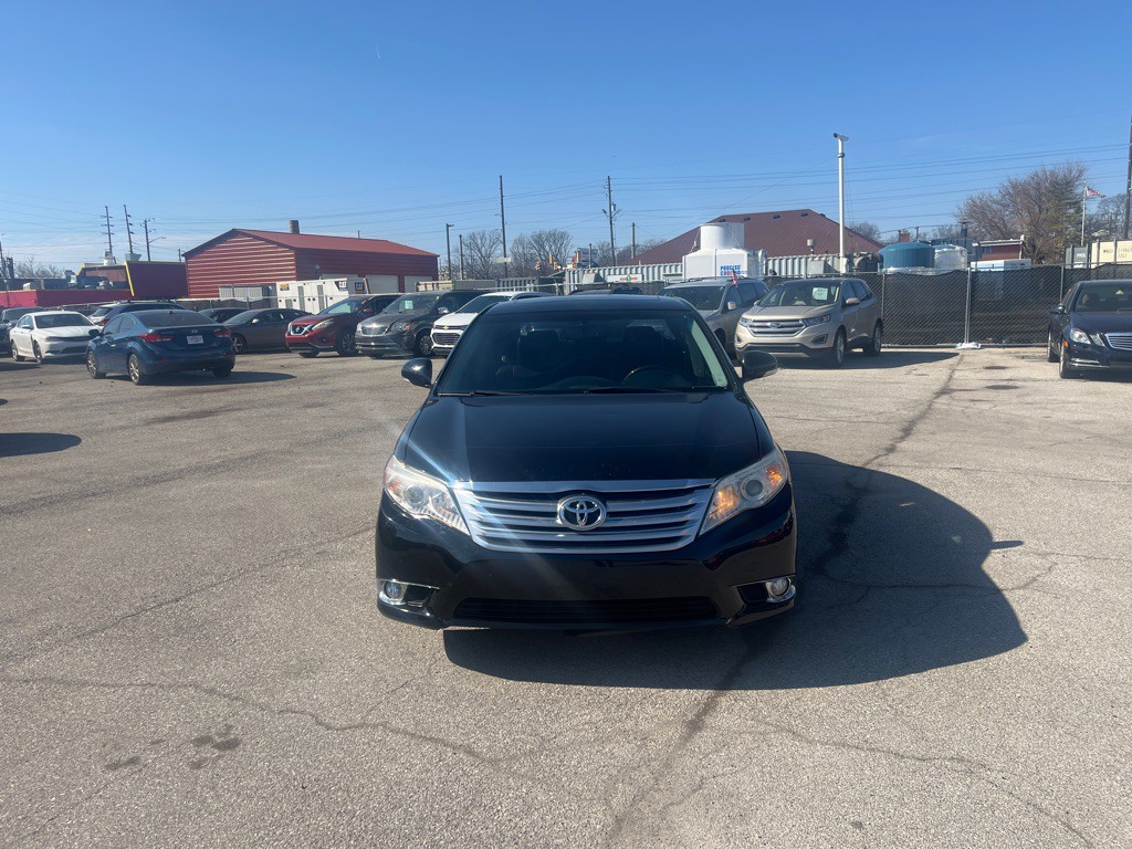 2011 Toyota Avalon Image 2