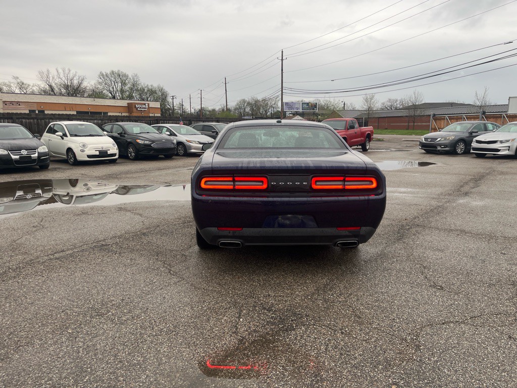 2016 Dodge Challenger Image 4