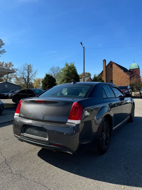 2016 Chrysler 300 Limited