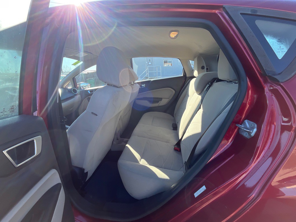2014 Ford Fiesta Image 9