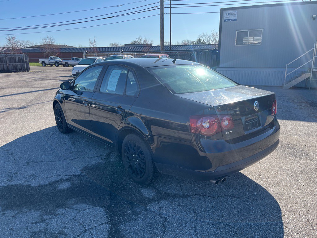 2010 Volkswagen Jetta Image 4