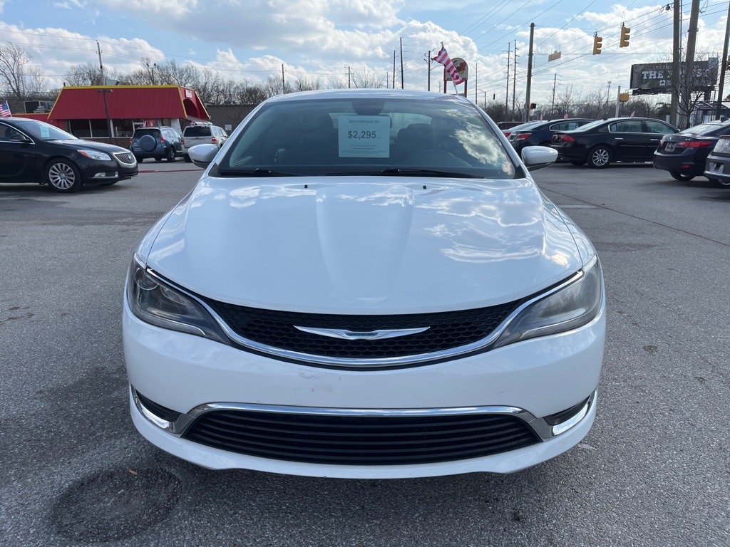 2015 Chrysler 200 Image 2