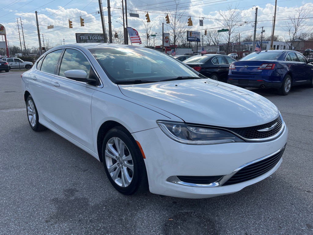 2015 Chrysler 200 Image 3