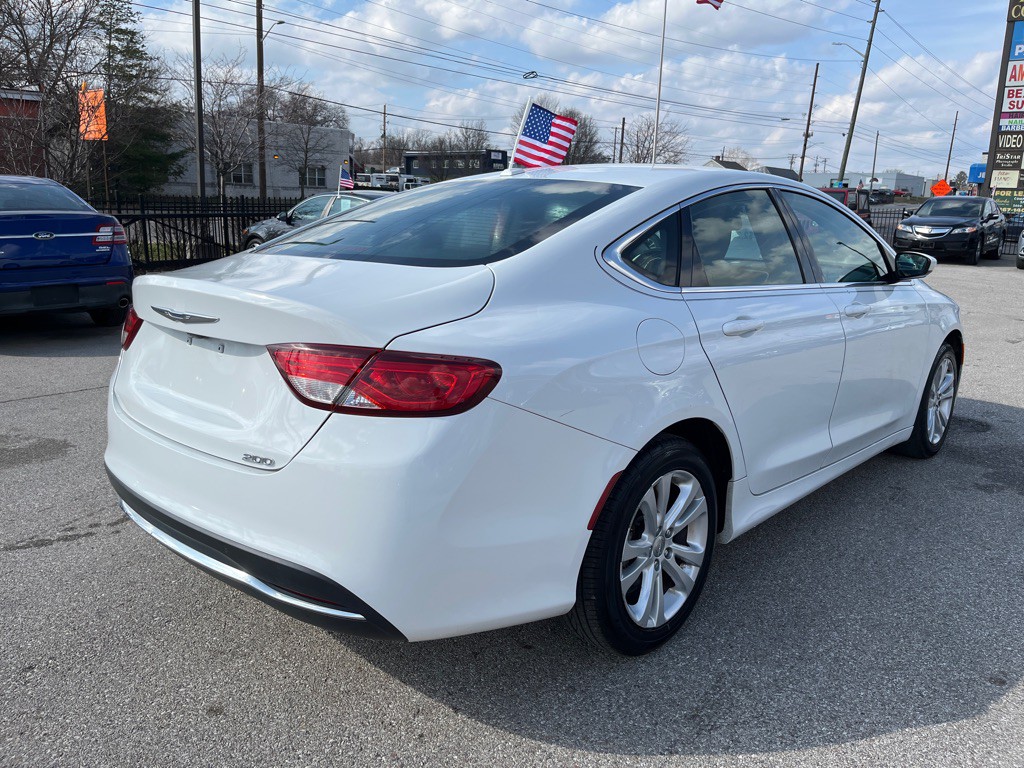2015 Chrysler 200 Image 5