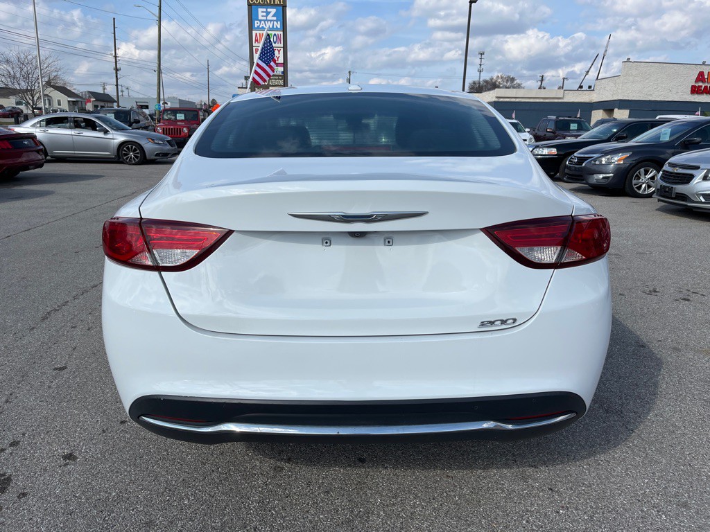 2015 Chrysler 200 Image 6