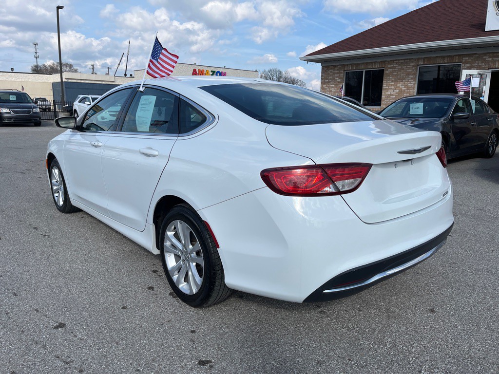 2015 Chrysler 200 Image 7