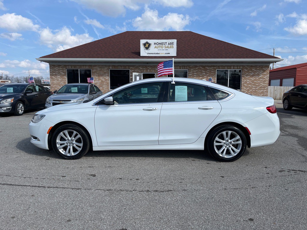 2015 Chrysler 200 Image 8