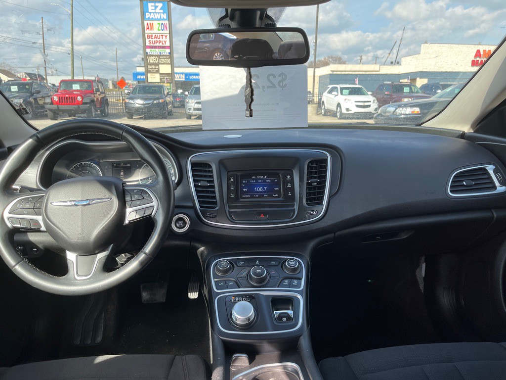 2015 Chrysler 200 Image 14