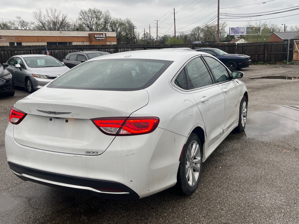 2015 Chrysler 200 Image 6