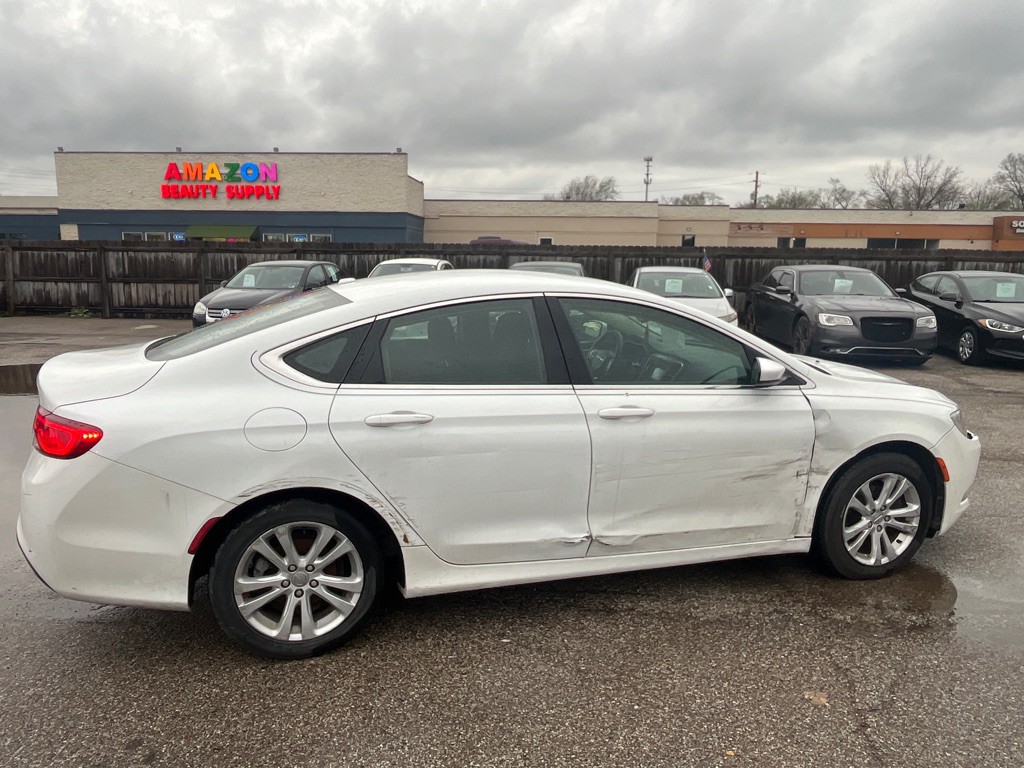 2015 Chrysler 200 Image 7