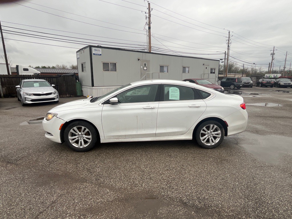 2015 Chrysler 200 Image 2