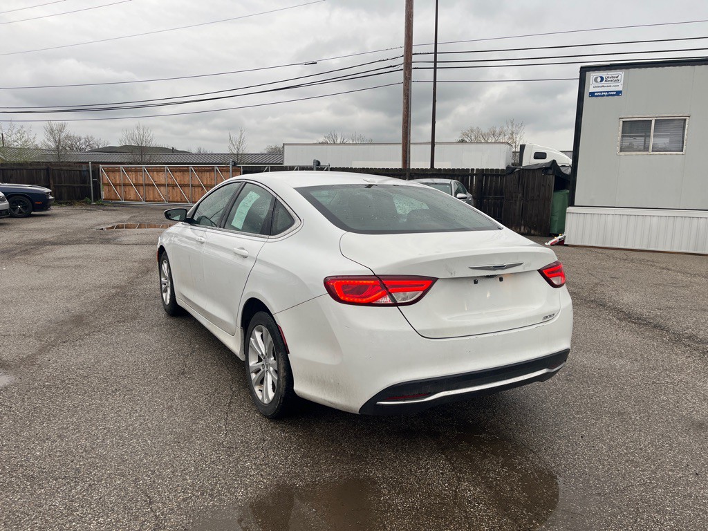 2015 Chrysler 200 Image 3