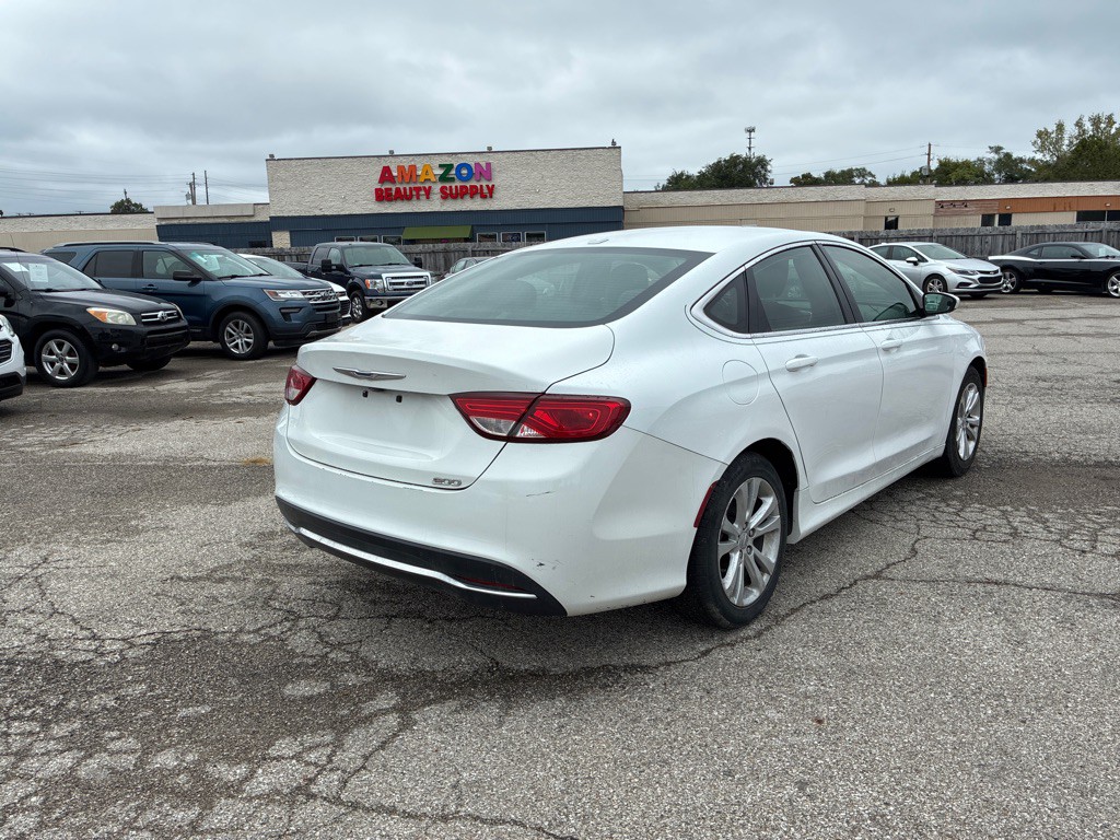 2015 Chrysler 200 Image 5