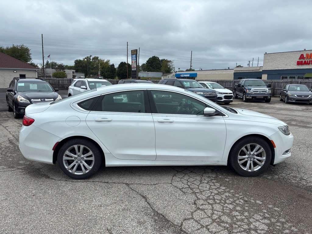 2015 Chrysler 200 Image 7