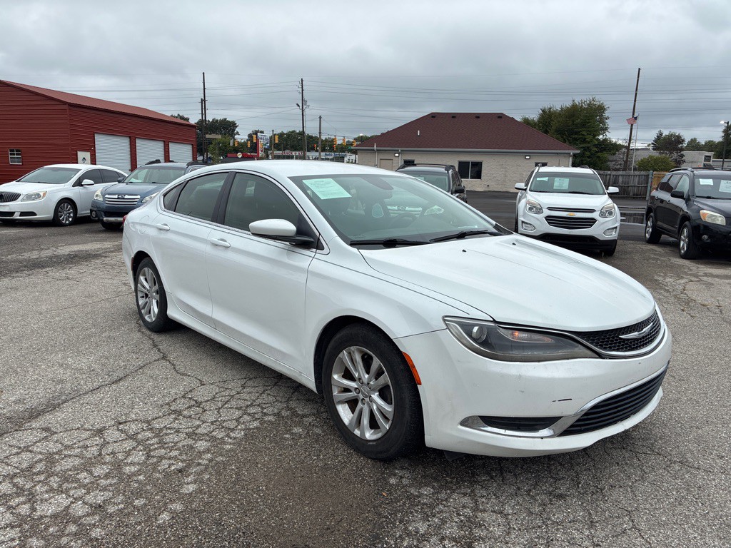 2015 Chrysler 200 Image 8