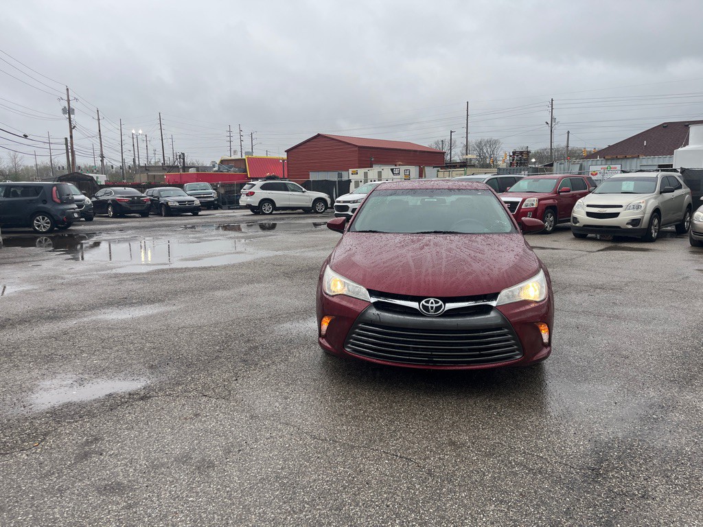 2015 Toyota Camry Image 2