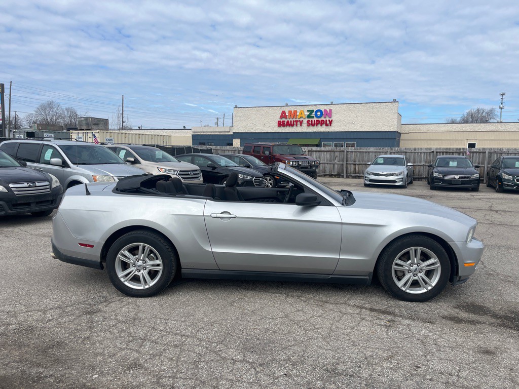 2010 Ford Mustang Image 1