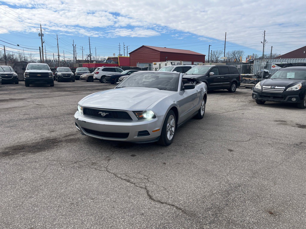 2010 Ford Mustang Image 4