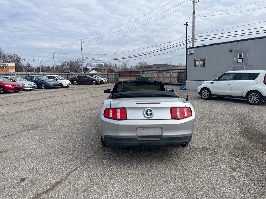 2010 Ford Mustang Image 5