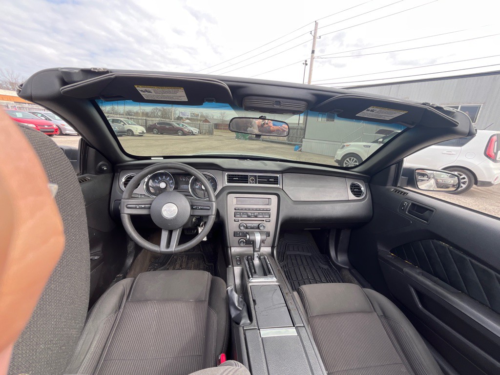 2010 Ford Mustang Image 6