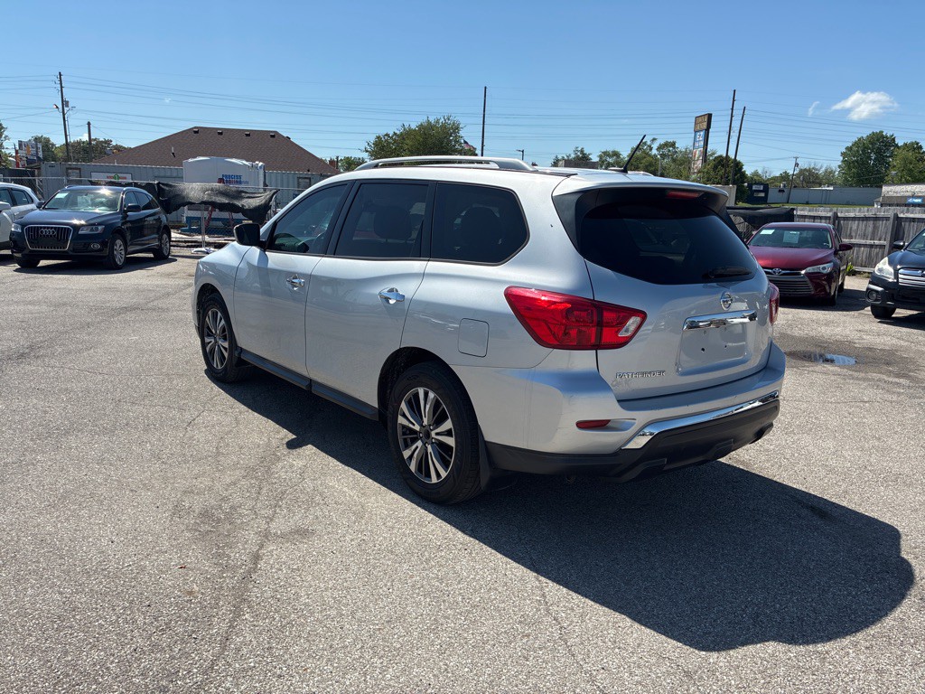 2018 Nissan Pathfinder Image 5