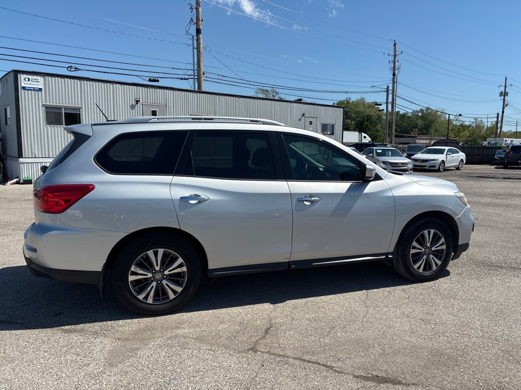 2018 Nissan Pathfinder Image 9