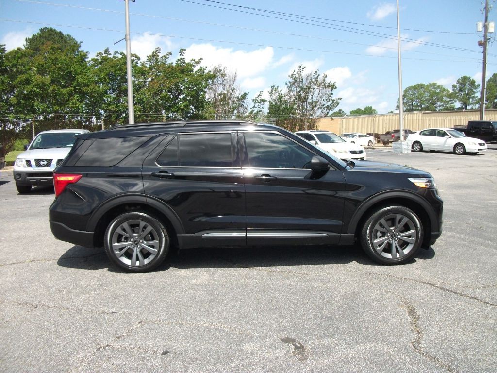 2021 Ford Explorer Image 2