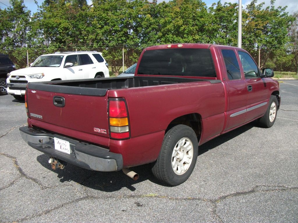 2005 GMC Sierra Image 3