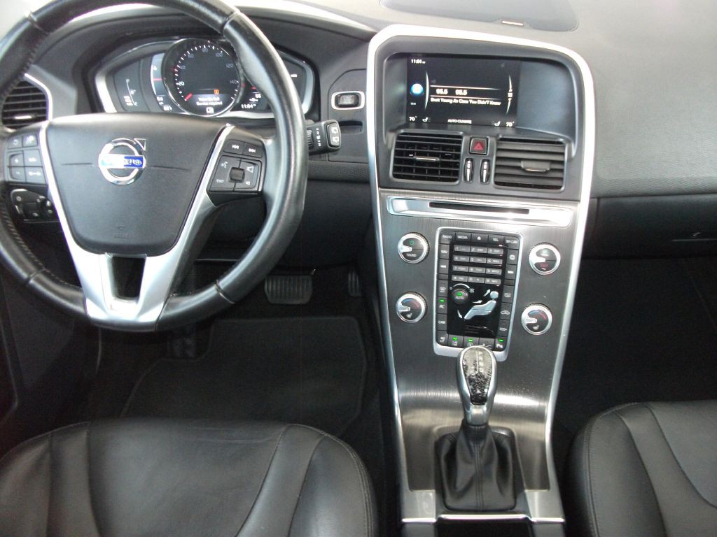 2016 Volvo XC60 Image 18