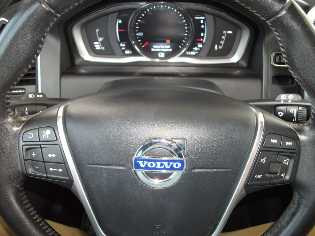 2016 Volvo XC60 Image 19
