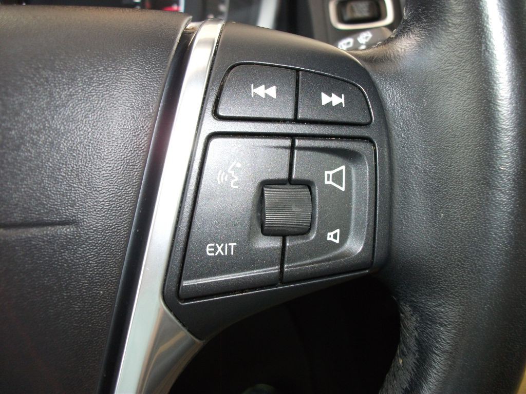2016 Volvo XC60 Image 21