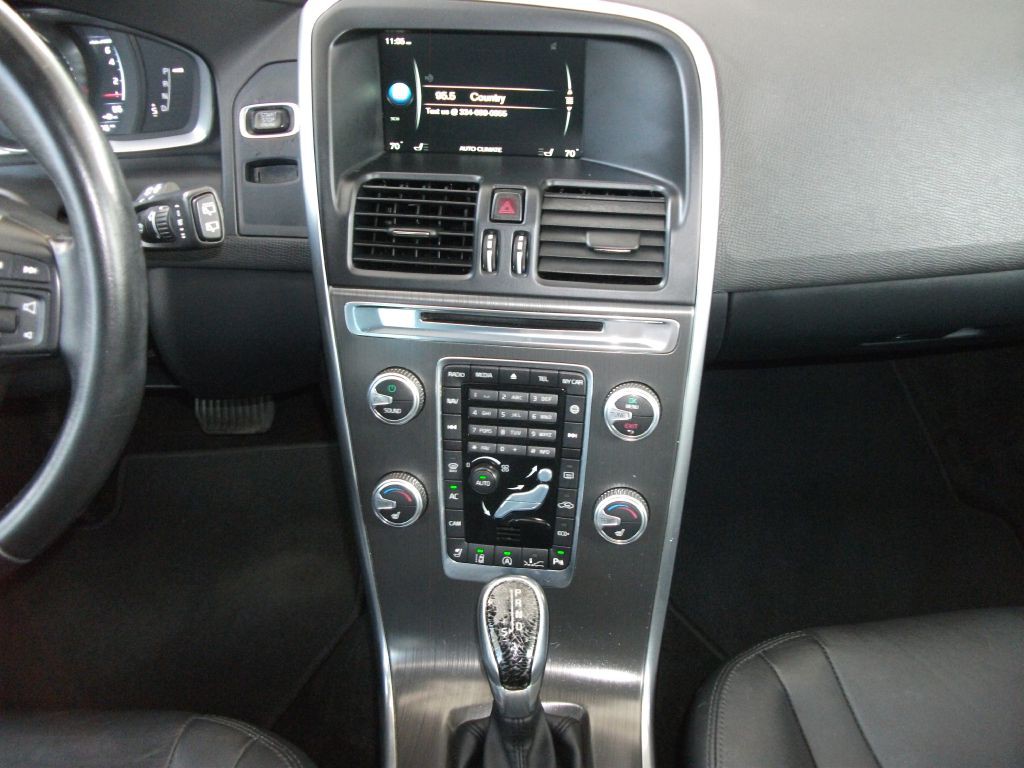 2016 Volvo XC60 Image 22
