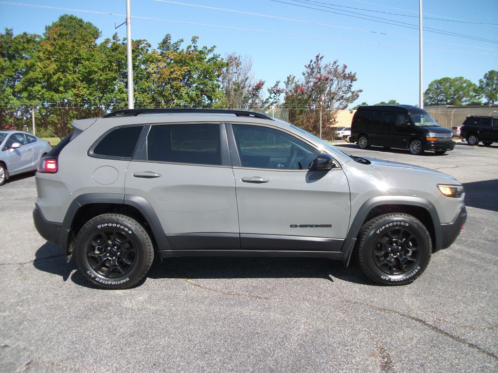 2023 Jeep Cherokee Image 2