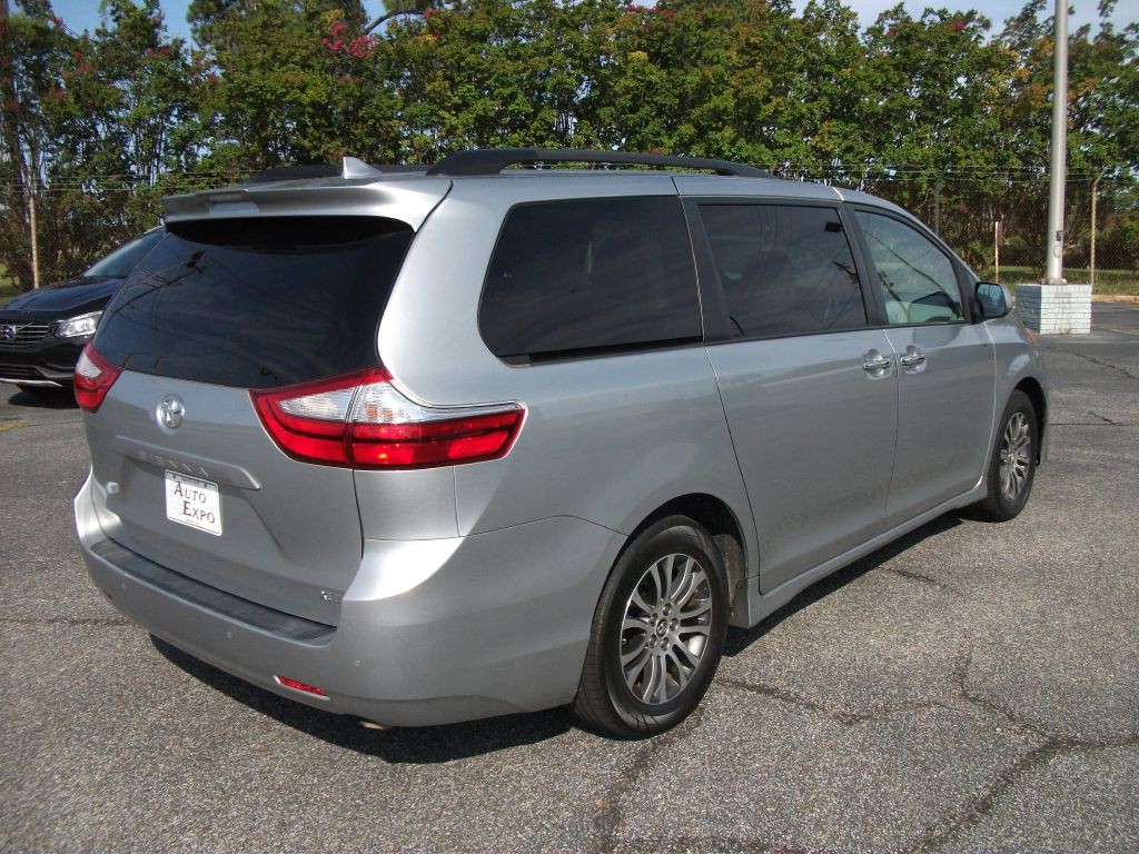 2019 Toyota Sienna Image 3