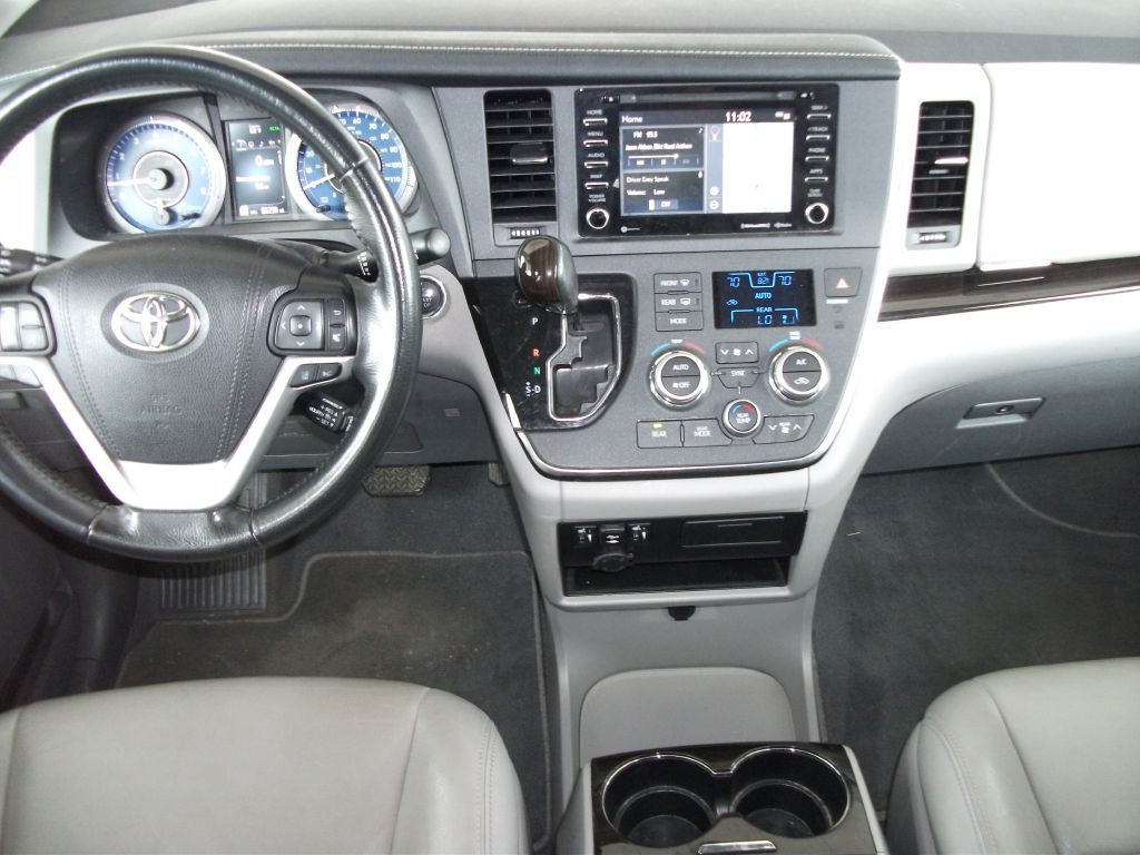 2019 Toyota Sienna Image 17