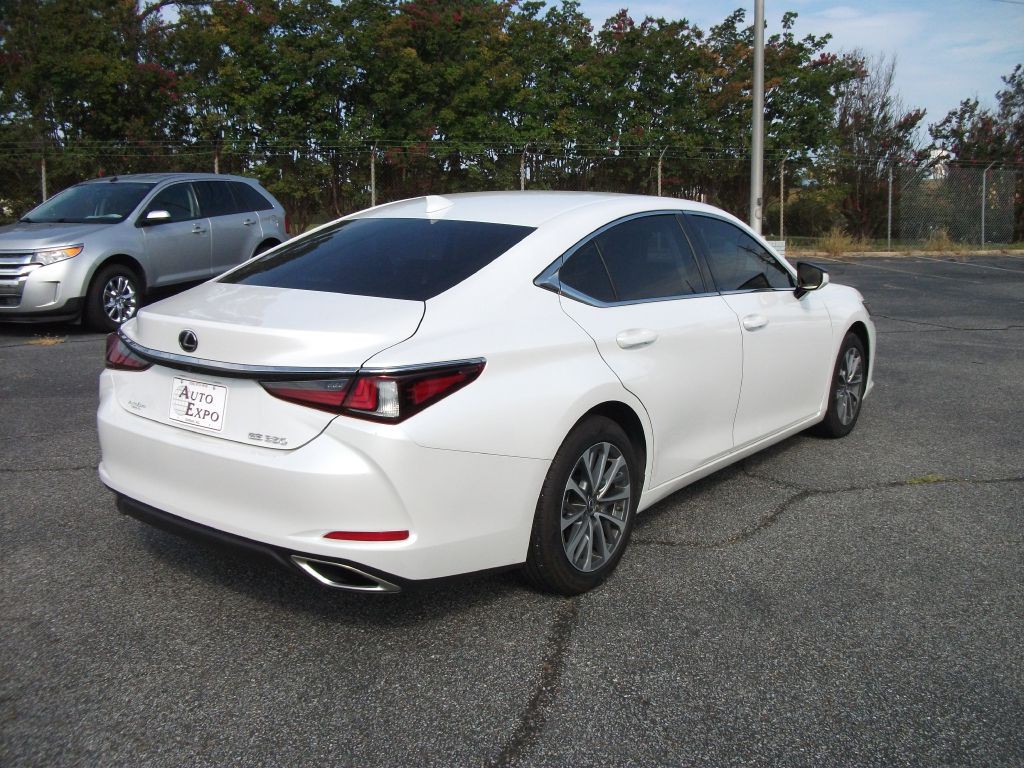 2022 Lexus ES Image 3
