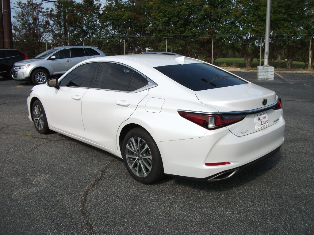 2022 Lexus ES Image 6