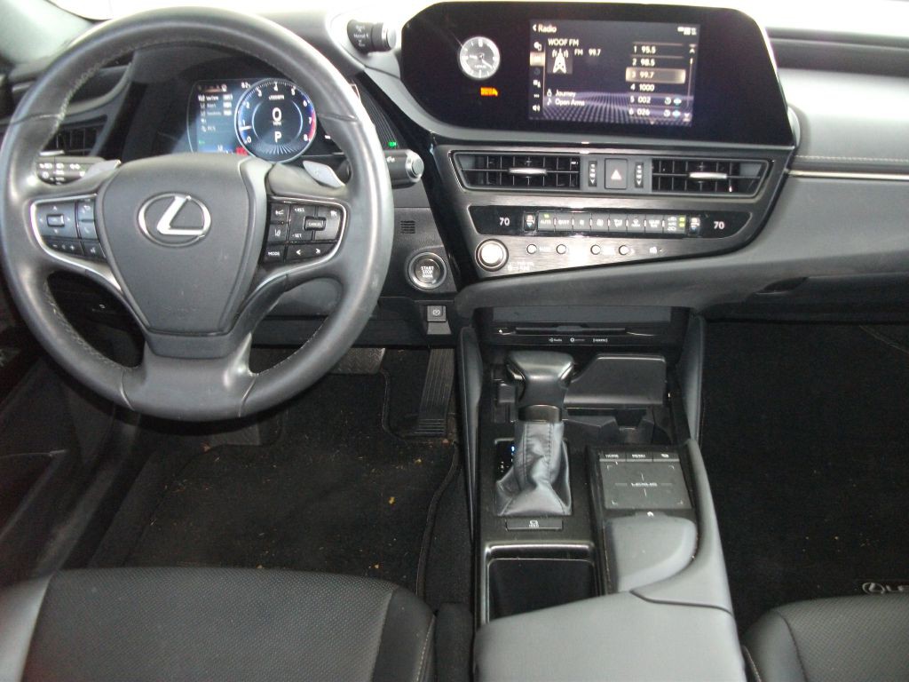 2022 Lexus ES Image 17