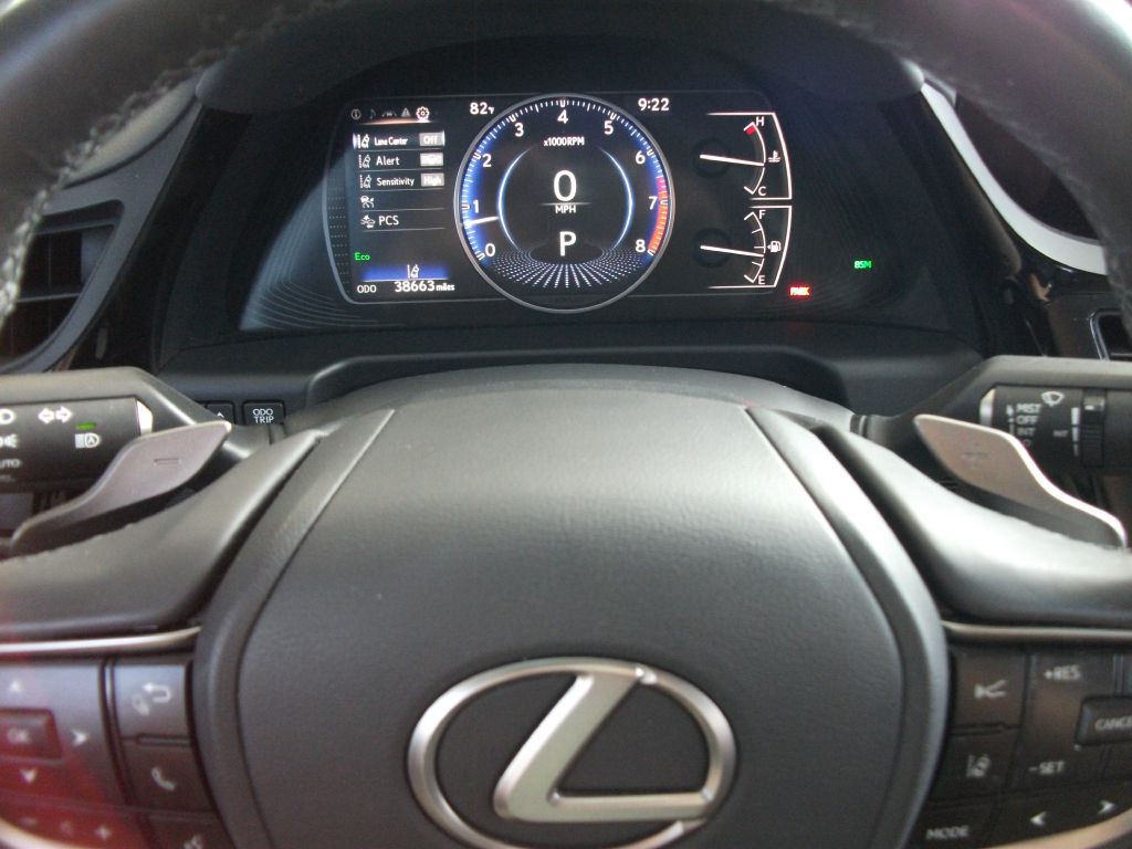 2022 Lexus ES Image 18