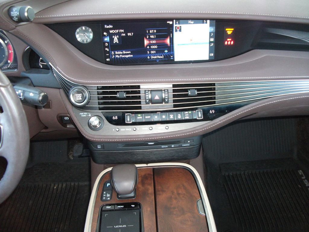 2020 Lexus LS Image 22