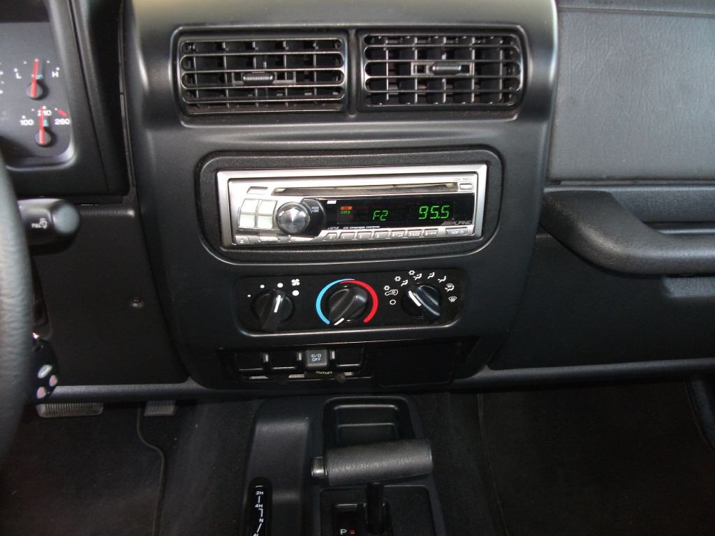 2004 Jeep Wrangler Image 17