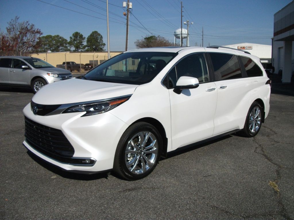 2024 Toyota Sienna Image 4