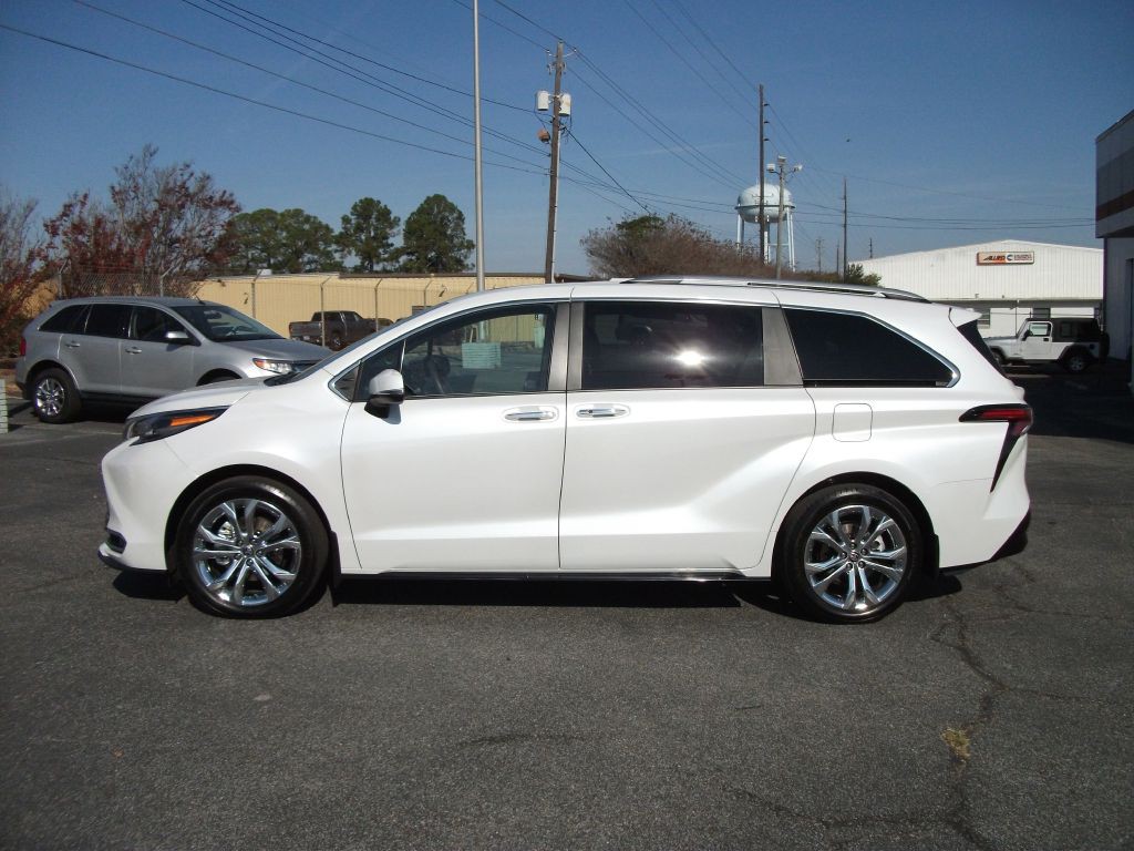 2024 Toyota Sienna Image 5