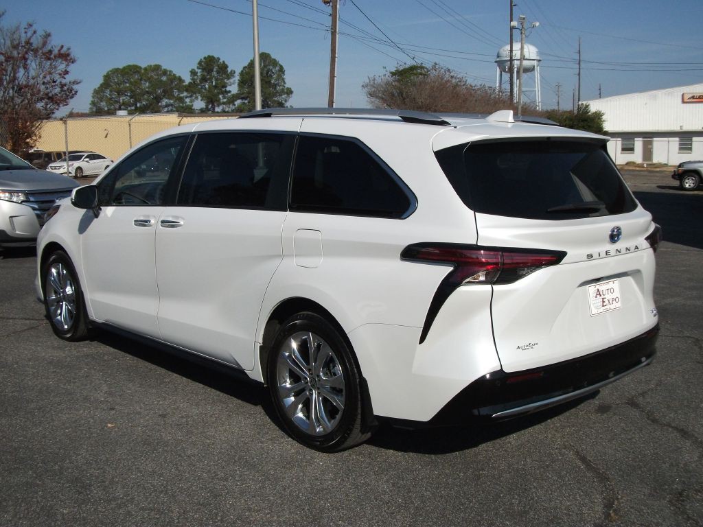 2024 Toyota Sienna Image 6
