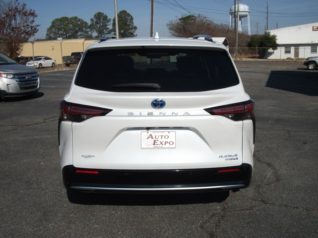 2024 Toyota Sienna Image 8