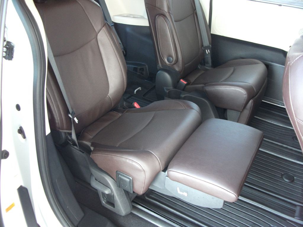 2024 Toyota Sienna Image 16