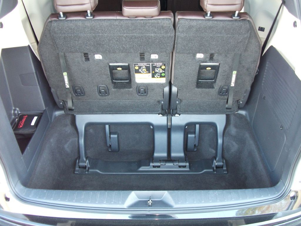 2024 Toyota Sienna Image 17